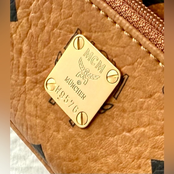 👑✅PRICE FIRM✅AUTHENTIC RARE MCM Visetos Wallet Key Pouch - Picture 5 of 17